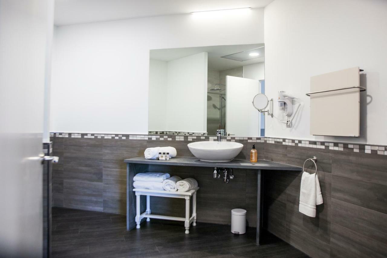 The Rock Suites & Spa Congosto Екстериор снимка