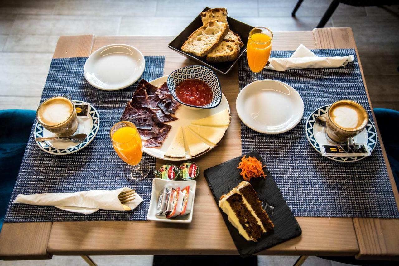 The Rock Suites & Spa Congosto Екстериор снимка