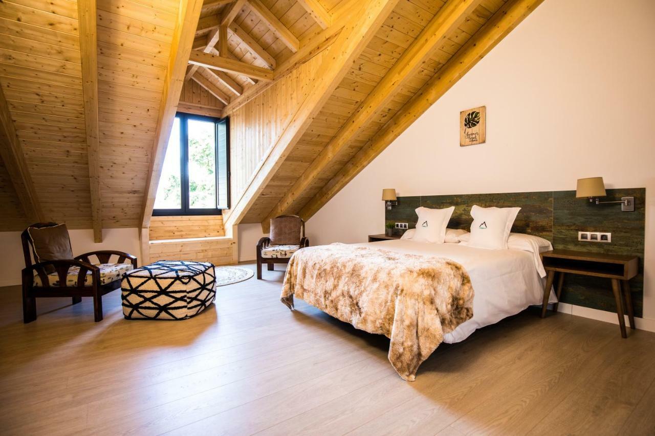 The Rock Suites & Spa Congosto Екстериор снимка