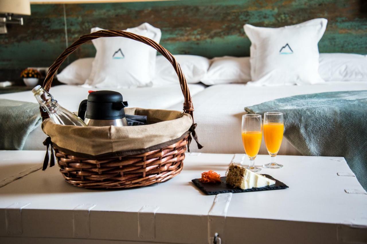 The Rock Suites & Spa Congosto Екстериор снимка