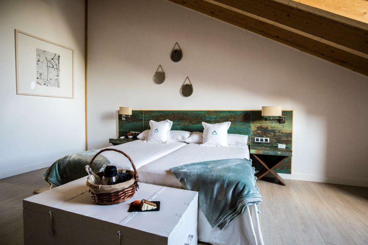 The Rock Suites & Spa Congosto Екстериор снимка